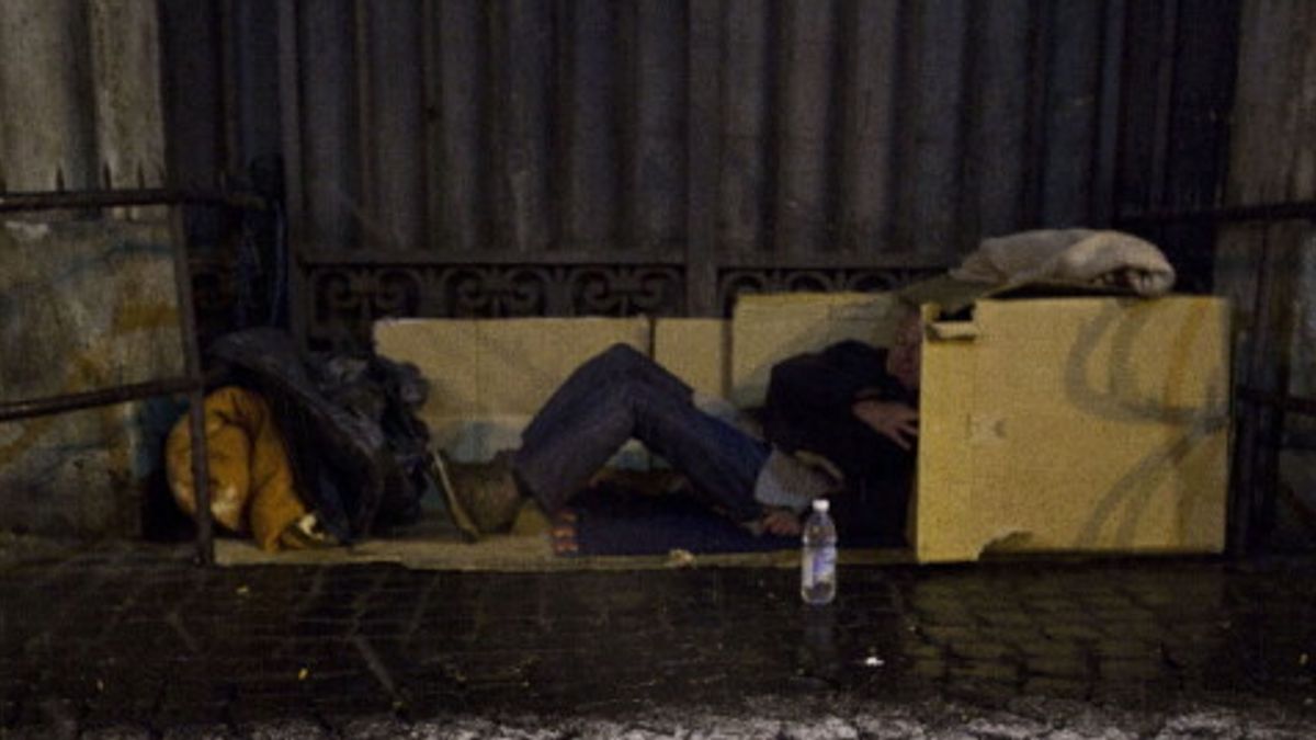 catania evade dai domiciliari e va tra i clochard meglio in strada che con la mia compagna