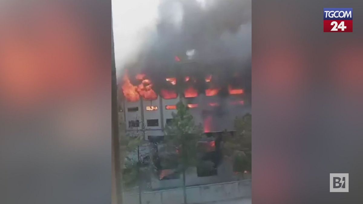 cina esplosione in un impianto chimico in frantumi le finestre di un magazzino a tre km di distanza