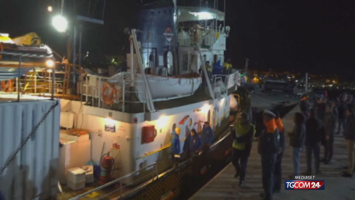 Migranti, la Mare Jonio a processo