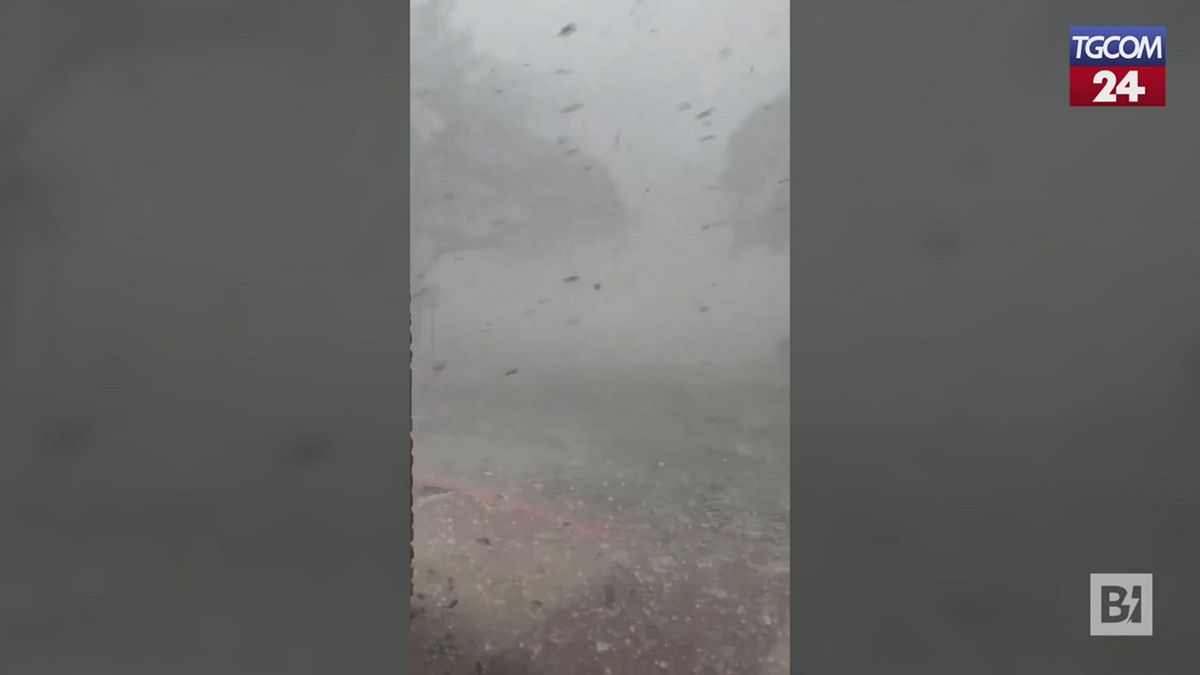 usa impressionante tempesta di grandine in texas
