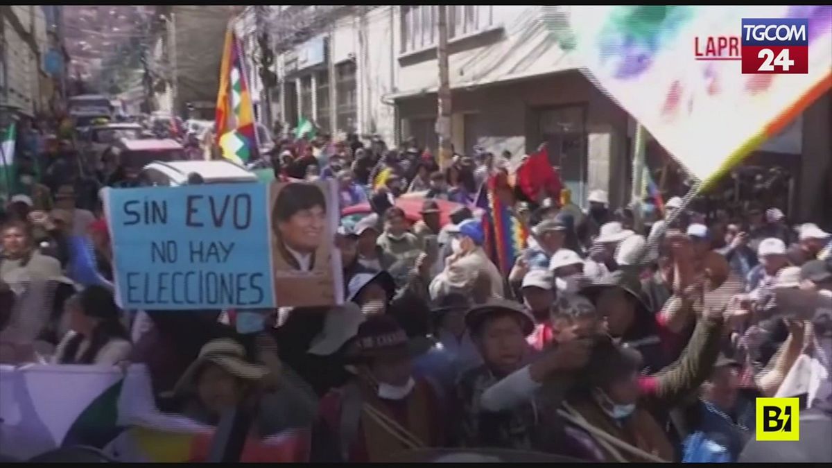Bolivia, scontri tra i sostenitori di Evo Morales e la polizia