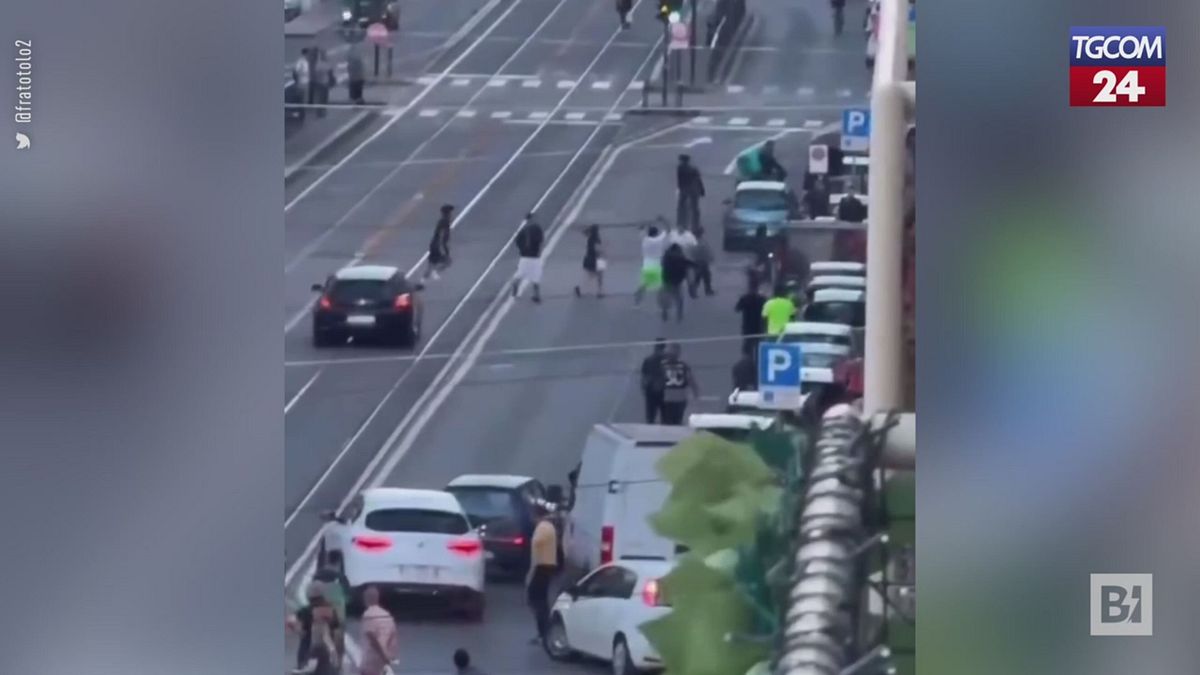 torino maxi rissa in strada nel quartiere di barriera di milano
