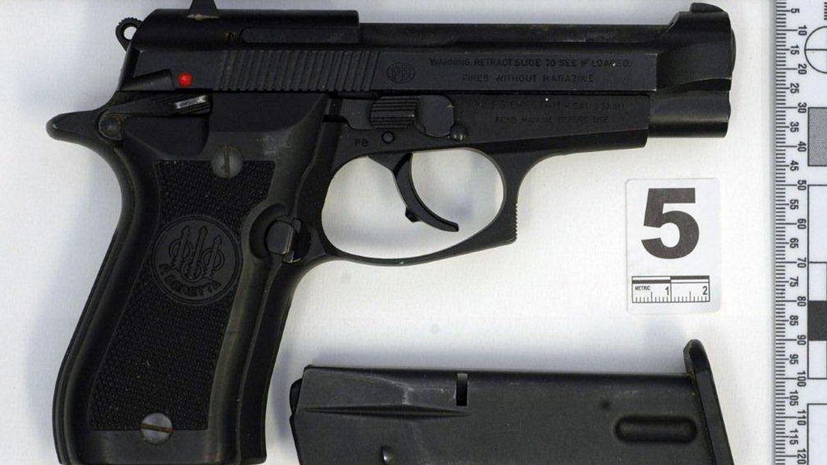 perugia a 12 anni va a scuola con una pistola scacciacani
