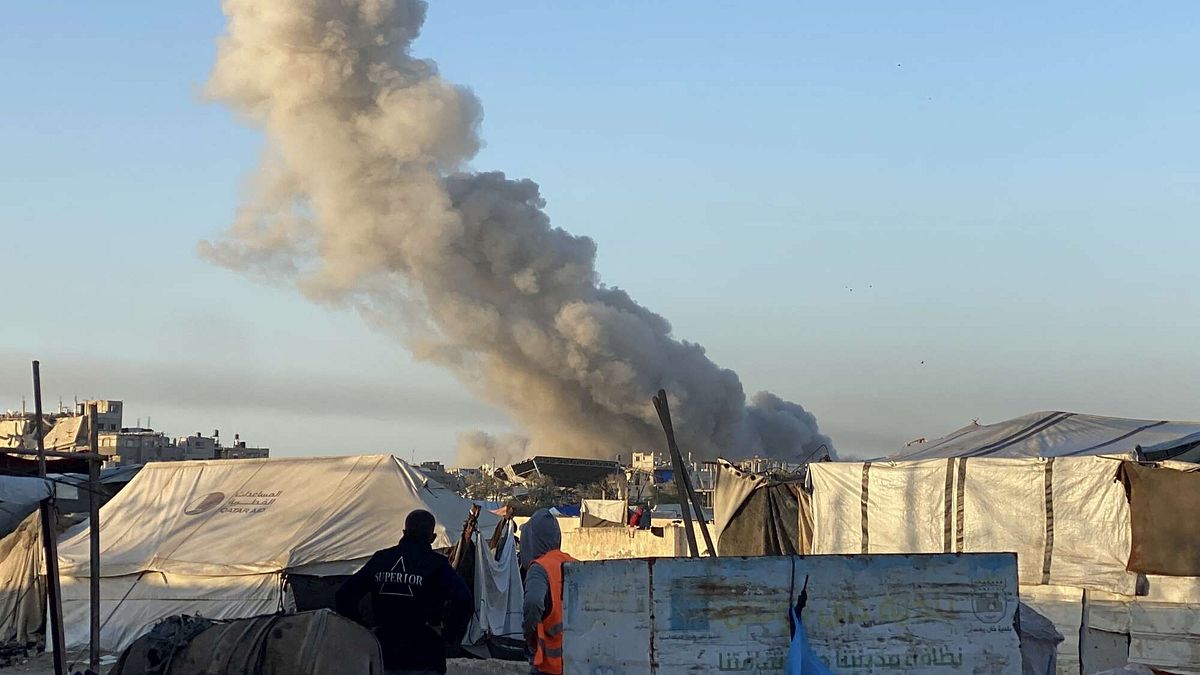 Gaza, Hamas: "Pronti a un nuovo round di colloqui per la tregua" | Israele: "Non abbiamo sparato ai civili in un centro aiuti, diffuse notizie false"