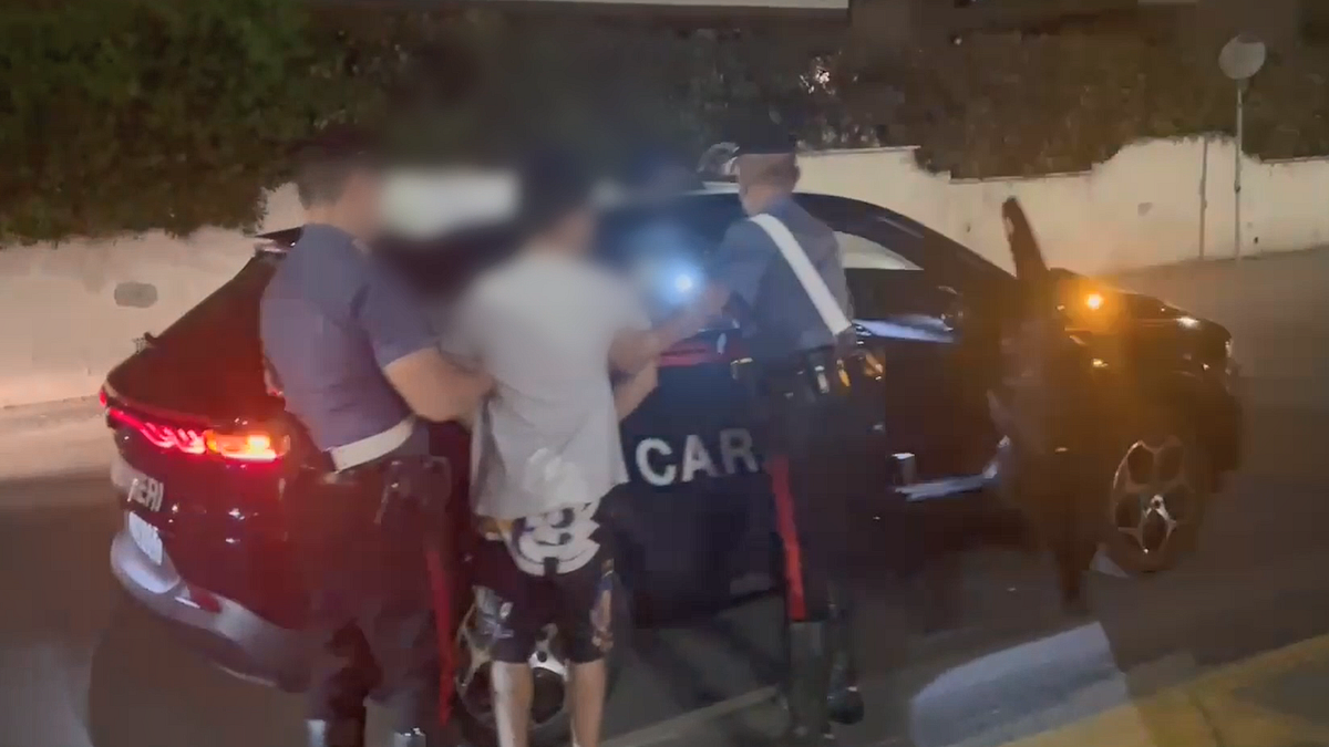 ardea benzinaio ucciso a coltellate i carabinieri fermano un 18enne