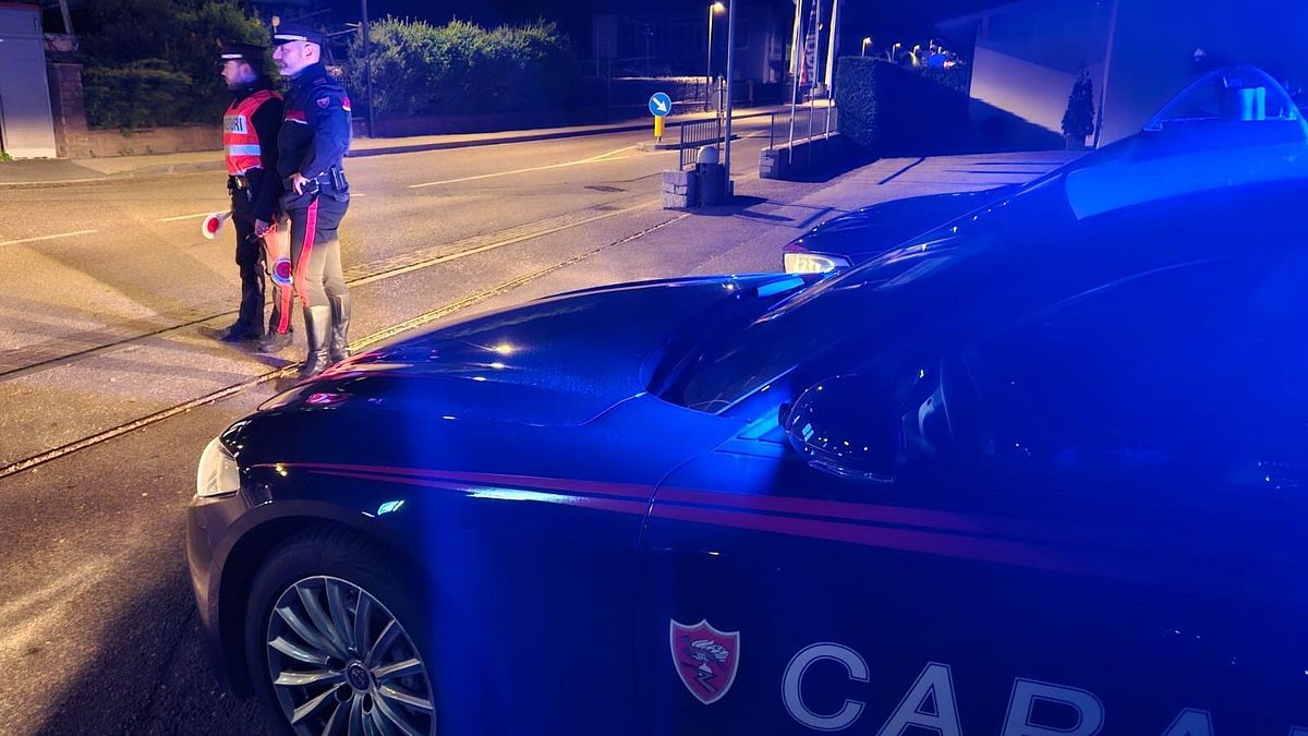 bologna fuggono dai carabinieri e si schiantano morto il passeggero dell altra auto