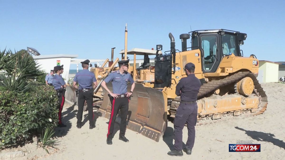 Turista travolta sulla spiaggia di Cervia: l