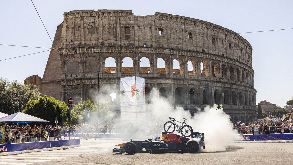 La Red Bull dà spettacolo al gran finale del Giro d'Italia