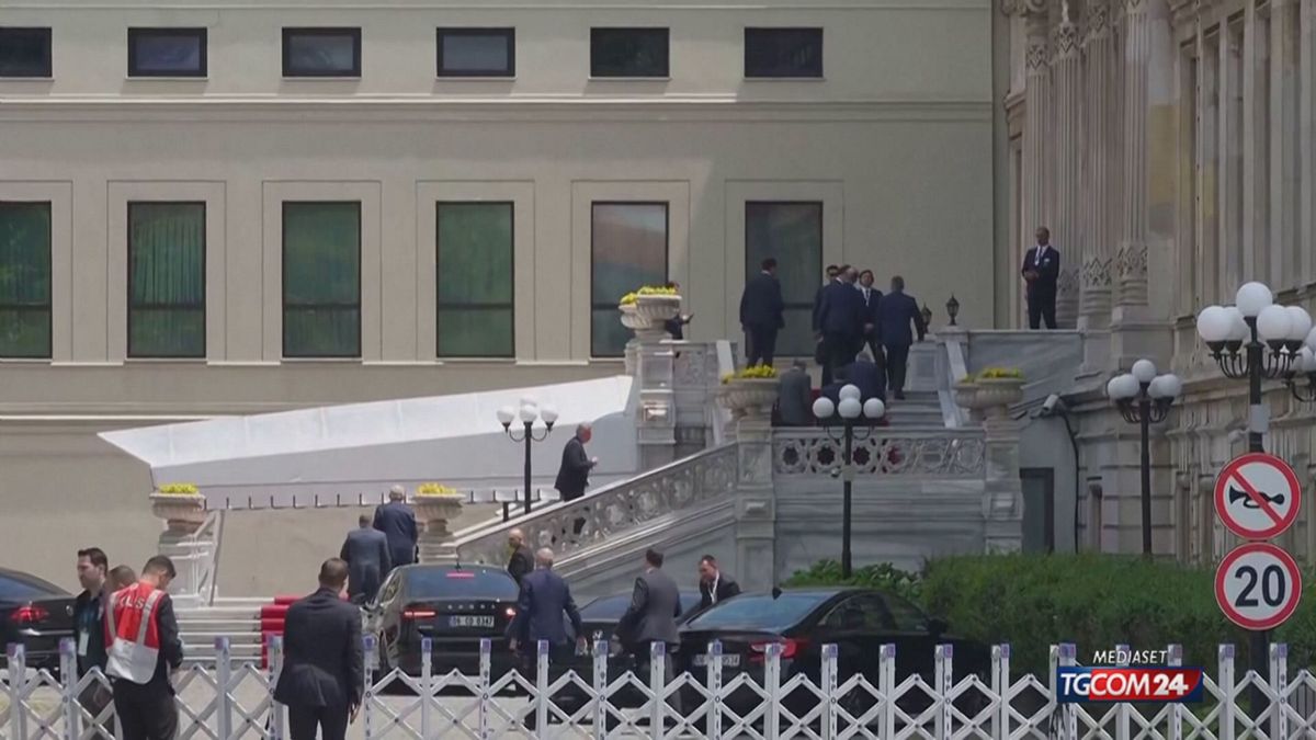 Ucraina, ai colloqui a Istanbul Kiev chiede tregua e incontro Putin Zelensky