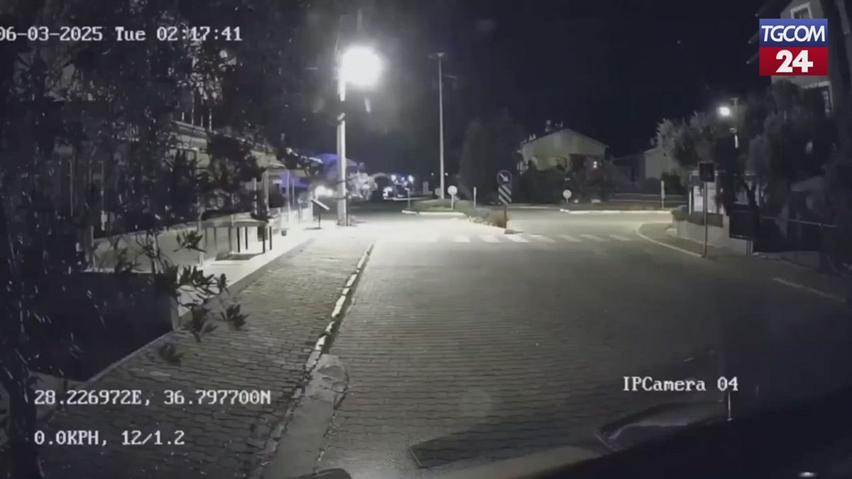 Paura in Turchia, terremoto di magnitudo 5.8 in piena notte: il momento della scossa