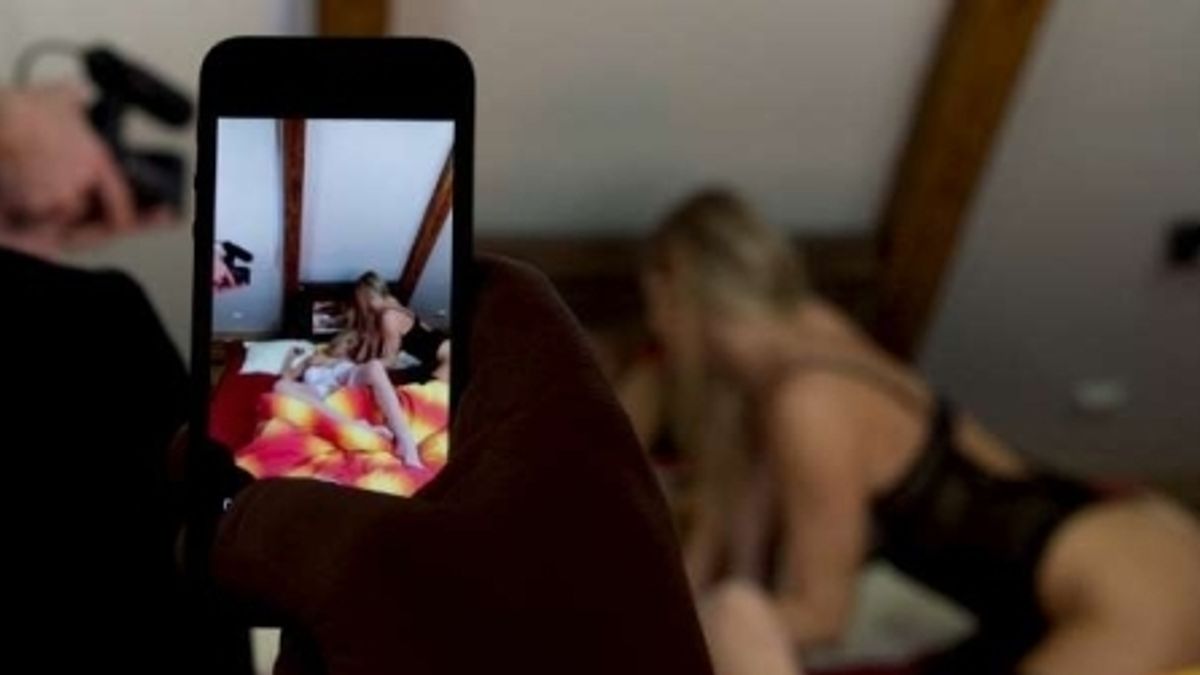Francia, i maggiori siti porno bloccano la loro attività per protestare contro la legge sulla verifica dell