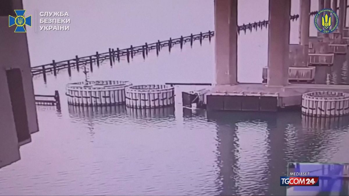 Ucraina, colpito per la terza volta il ponte di Crimea