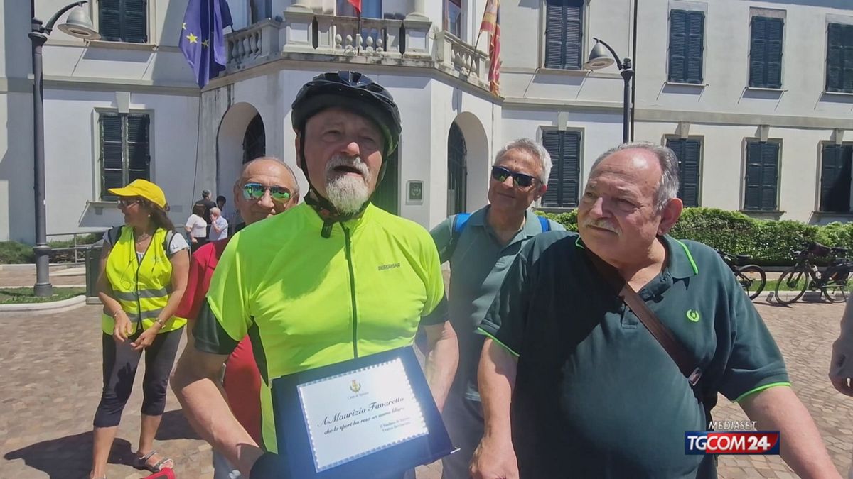 300 km in bici per un abbraccio: l