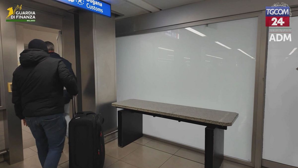linate sequestrati oltre 25 chili di cocaina all aeroporto