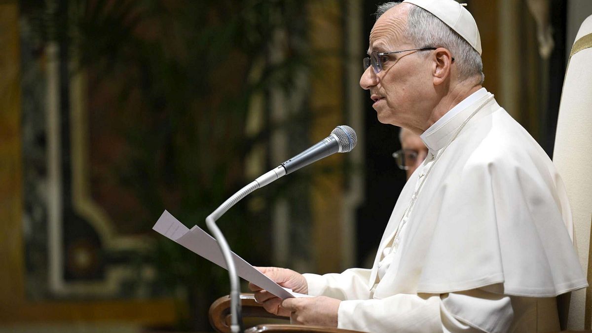 Il Papa a Putin: "La Russia faccia gesto che favorisca la pace" | Il presidente russo: "Favorevole a una soluzione diplomatica"
