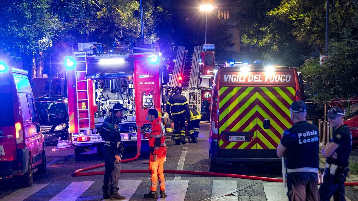 Incendio a Milano, donna si lancia dal quarto piano e muore
