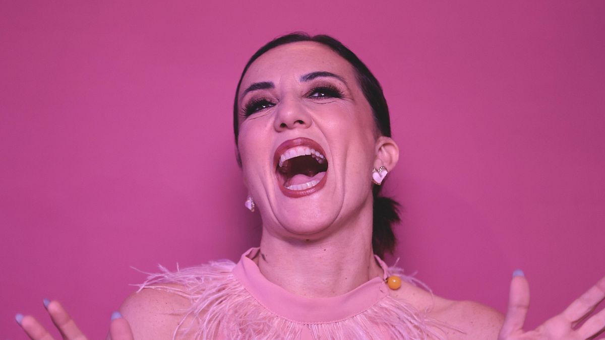 Pamela Petrarololo, “Kafanın Çıkış” videosunu önizledi.