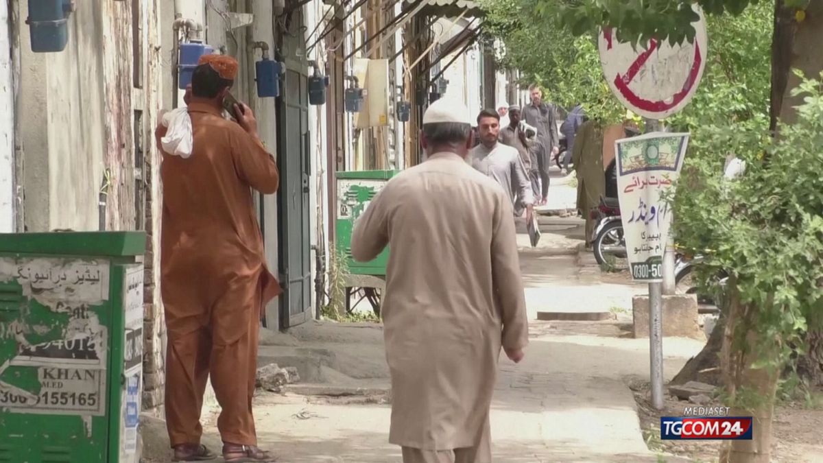Pakistan, tiktoker uccisa da un fan ossessionato