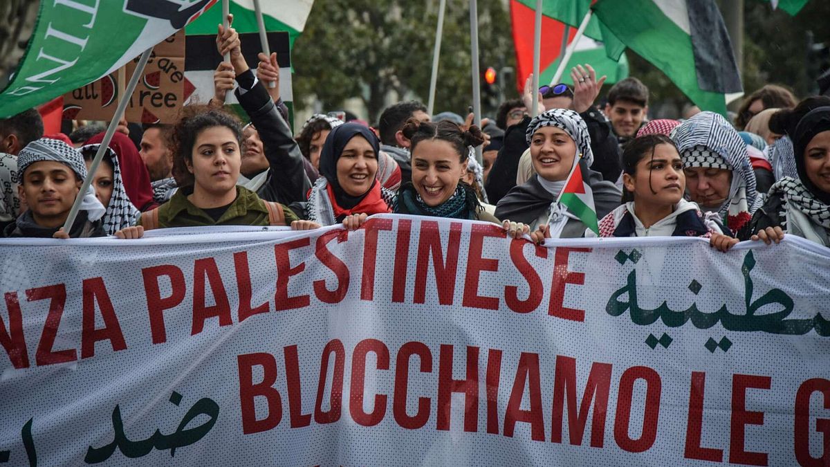 Corteo per Gaza a Roma, cori di "Palestina libera" e bandiere Pd M5s Avs