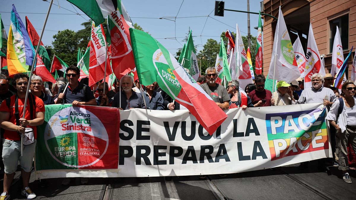 Corteo per Gaza a Roma, cori di "Palestina libera" e bandiere Pd M5s Avs | Presenti oltre 300mila manifestanti