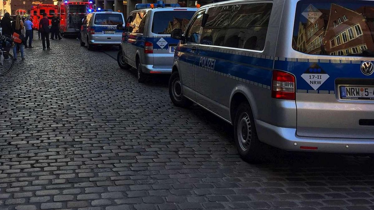 Auto sulla folla in Germania, uomo investe anche moglie e figlia: "Aveva litigato con la donna"