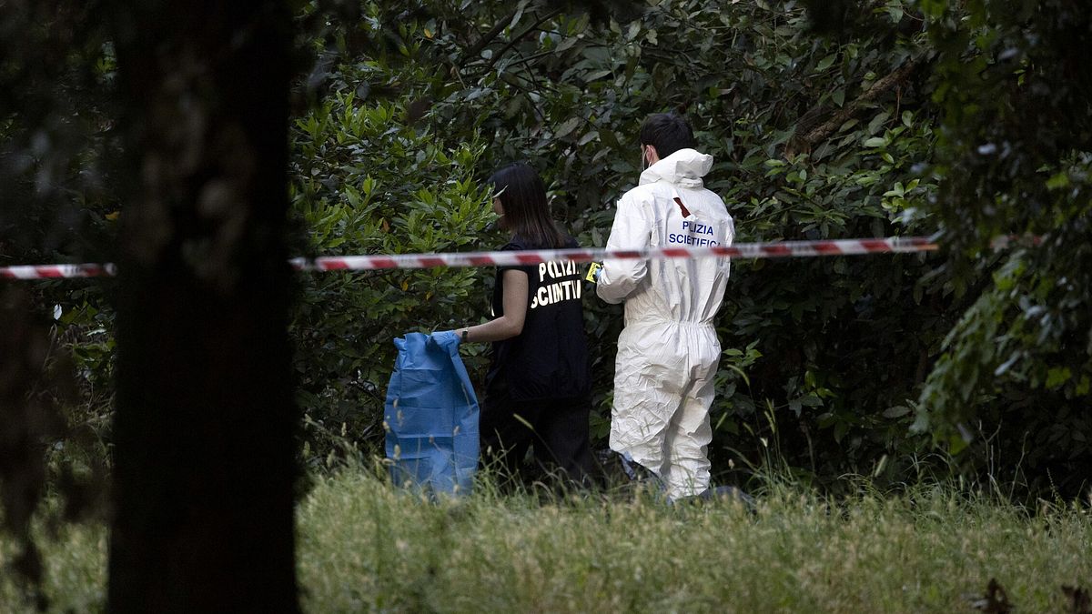 donna e neonata trovate morte a villa pamphili le testimonianze abbiamo visto un uomo con un fagotto in mano