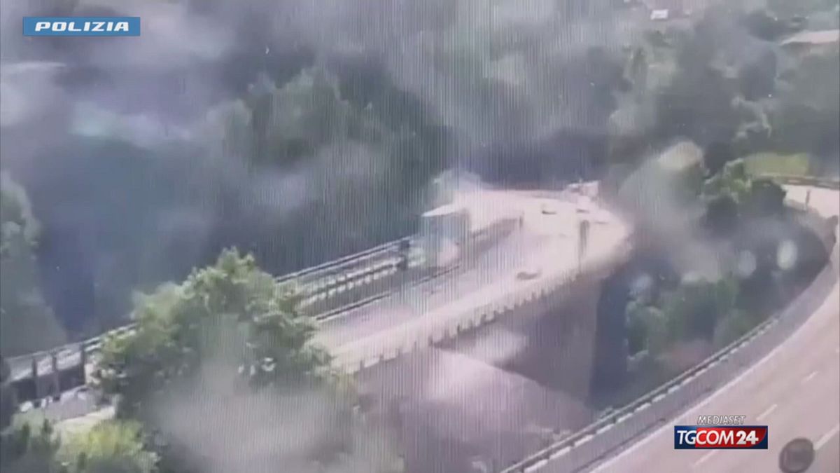 due tir contromano sull a23 direzione udine bloccati dalla polizia