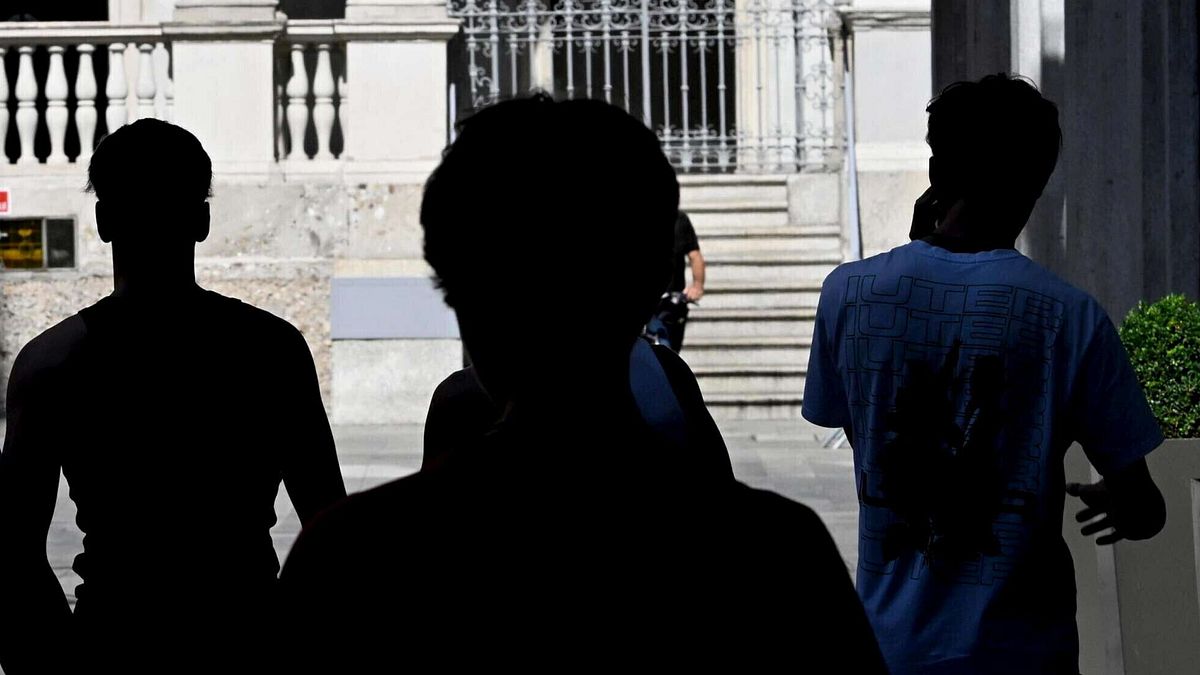 fascismo e antisemitismo un 17enne comasco per due mesi non potr224 usare il web