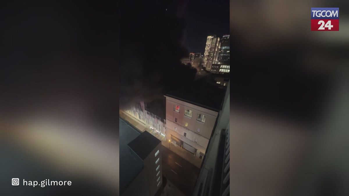 nashville fuoco ed esplosioni nella biblioteca le immagini riprese da un musicista