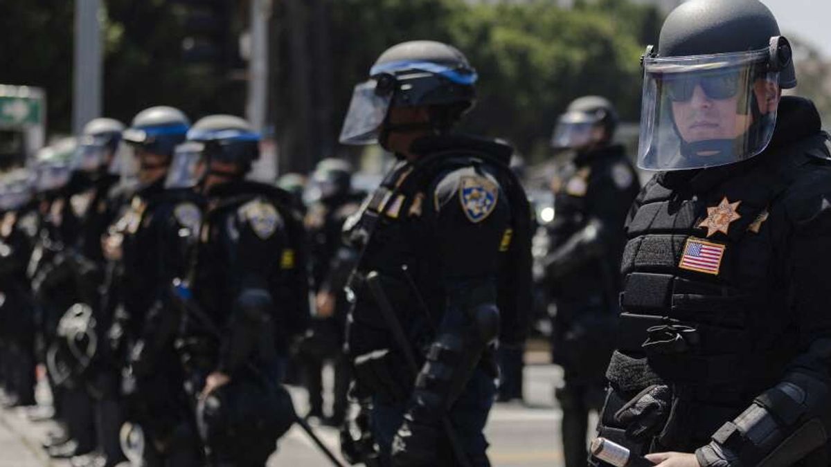 Trump: "Invierò soldati ovunque ci saranno rivolte" | Ma un tribunale Usa limita lo schieramento di truppe a Los Angeles
