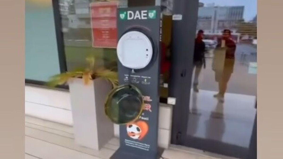 brescia rubato il defibrillatore donato dai volontari l appello