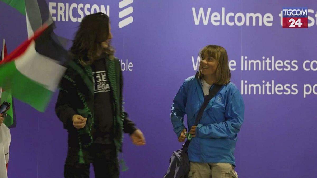 flotilla l arrivo di greta thunberg all aeroporto di stoccolma