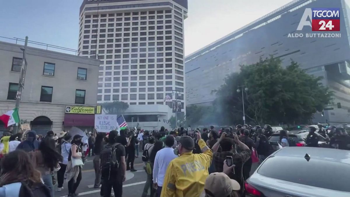 los angeles manifestante colpito da un proiettile di gomma