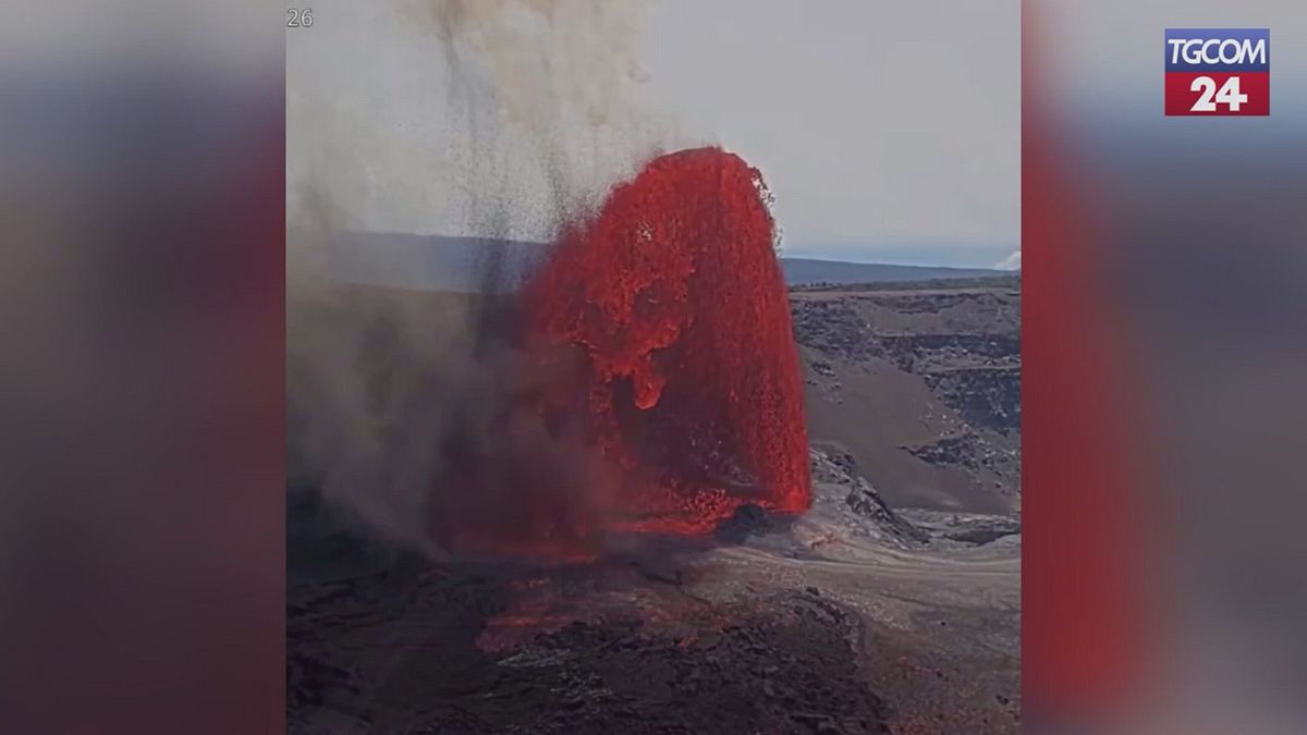 hawaii nuova eruzione del vulcano kilauea fontane di lava alte 100 metri