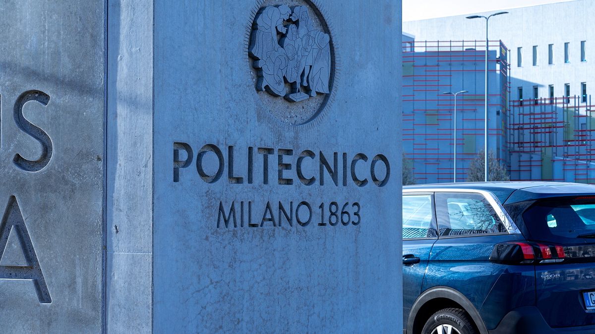 milano paura al politecnico laboratorio di chimica evacuato per pericolo di esplosione otto giorni fa c era stato un altro incidente