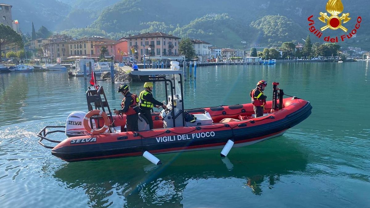 Iseo Gölü'ndeki Küçük Denizkızı Heykeli Kaçan Üç Genç
