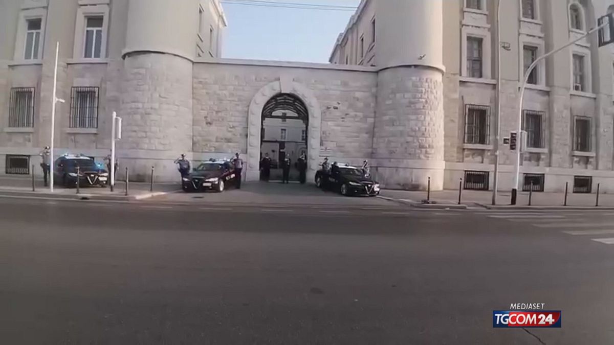 bari sirene in lutto per il brigadiere caduto l omaggio di carabinieri e polizia