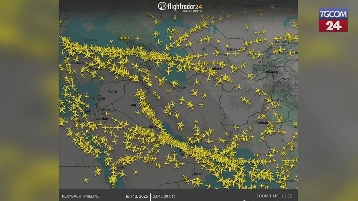israele attacca teheran e gli aerei cambiano le rotte