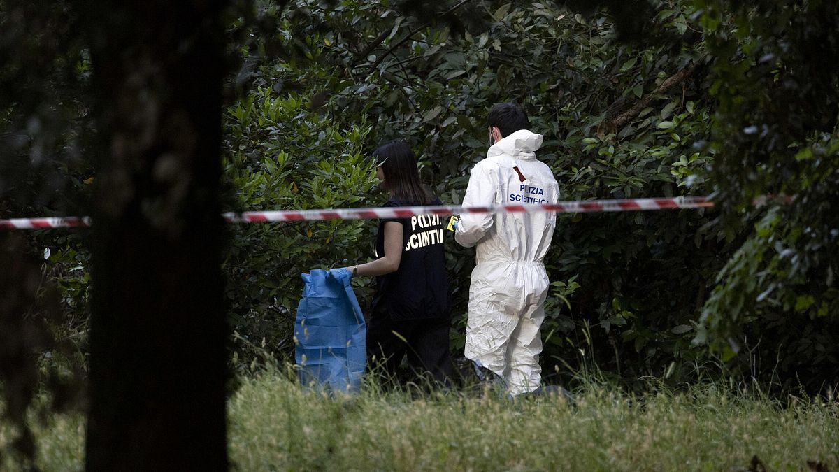 Roma, killer di Villa Pamphili identificato e fotografato con la bambina in braccio il 5 giugno