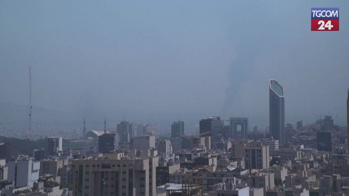 Missili israeliani su diverse zone di Teheran