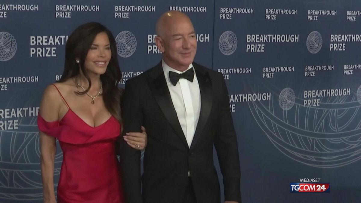 Venezia, in azione il comitato contro le nozze di Jeff Bezos