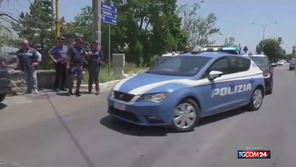 Carabiniere ucciso, indagati i poliziotti che hanno colpito il bandito: "Atto dovuto, ma resta assurdo"