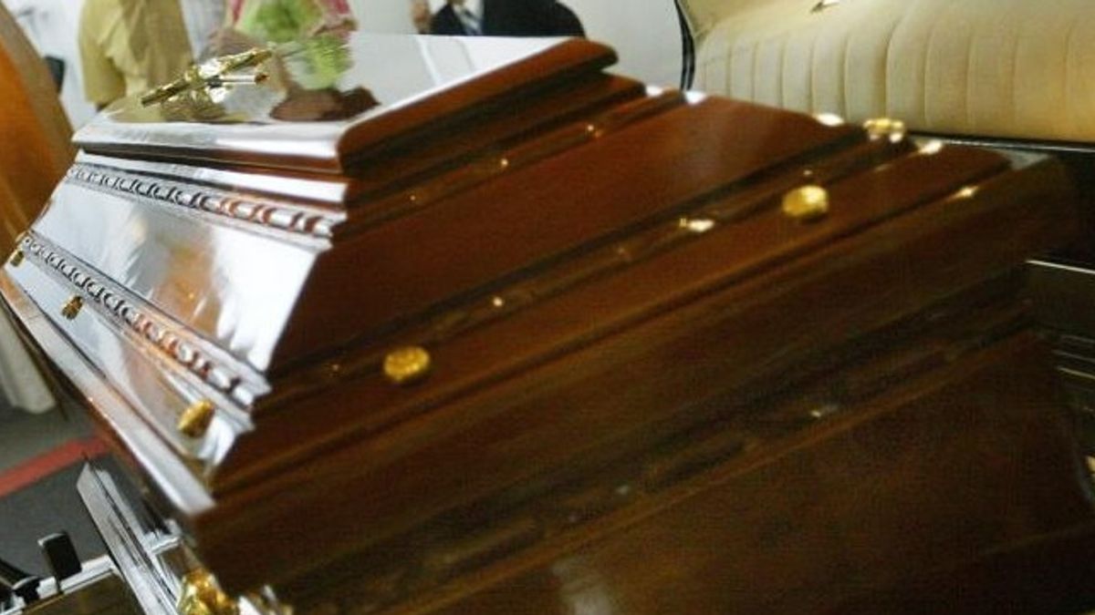 roma rissa tra due addetti delle pompe funebri uno in ospedale l altro in questura