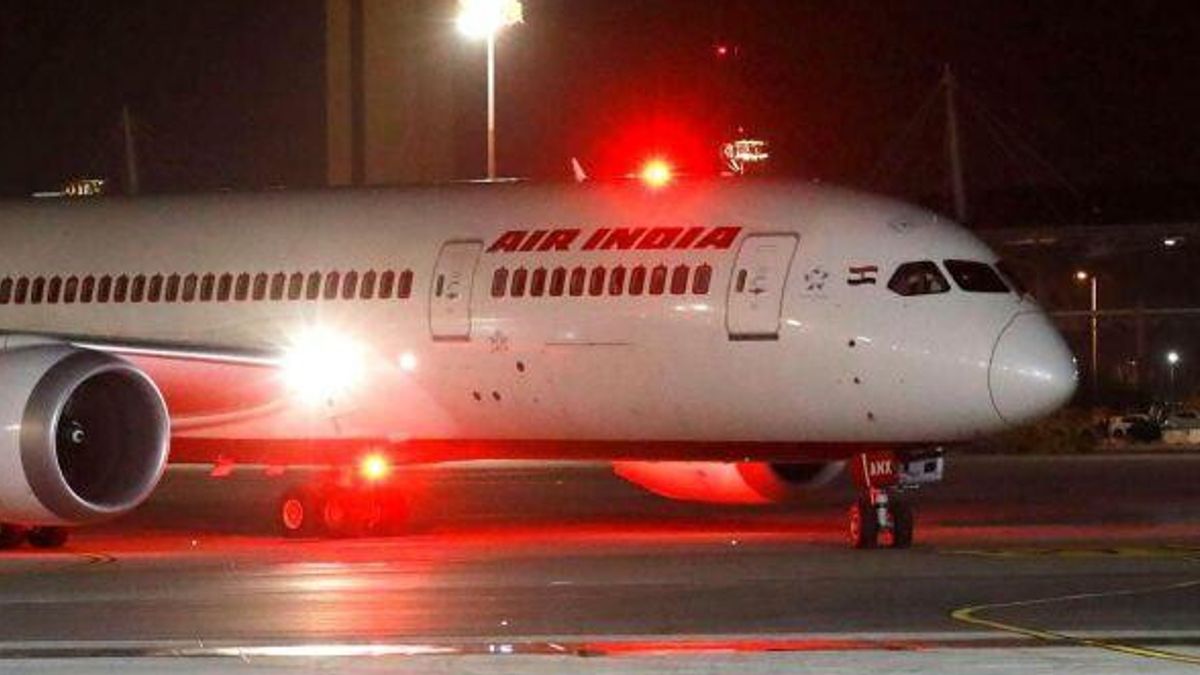 Hong Kong, Air India uçağı havaalanına dönmeye zorlandı