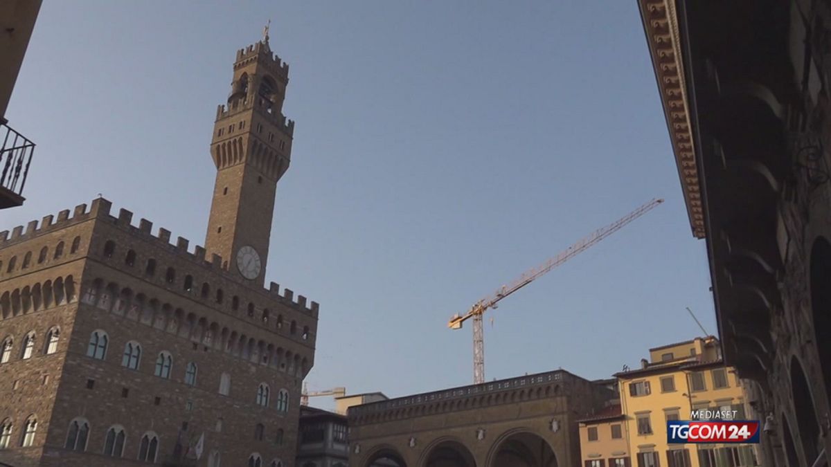 Firenze, la gru degli Uffizi ha ora le ore contate
