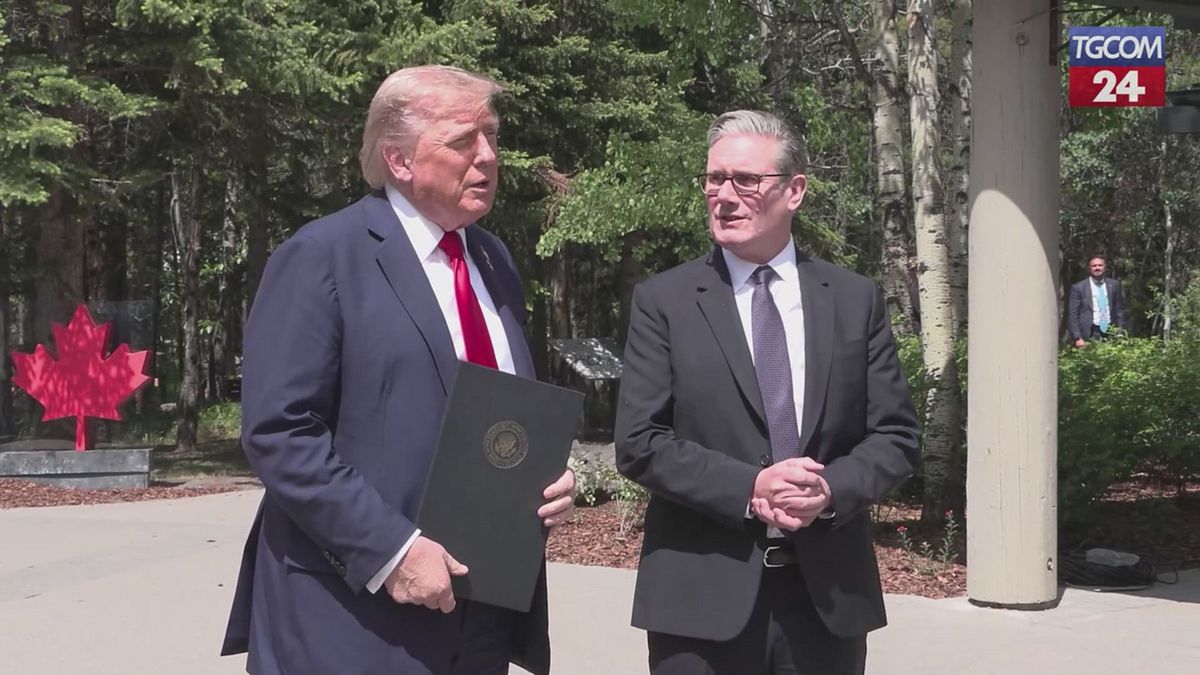 Gaffe di Trump al G7: firma l