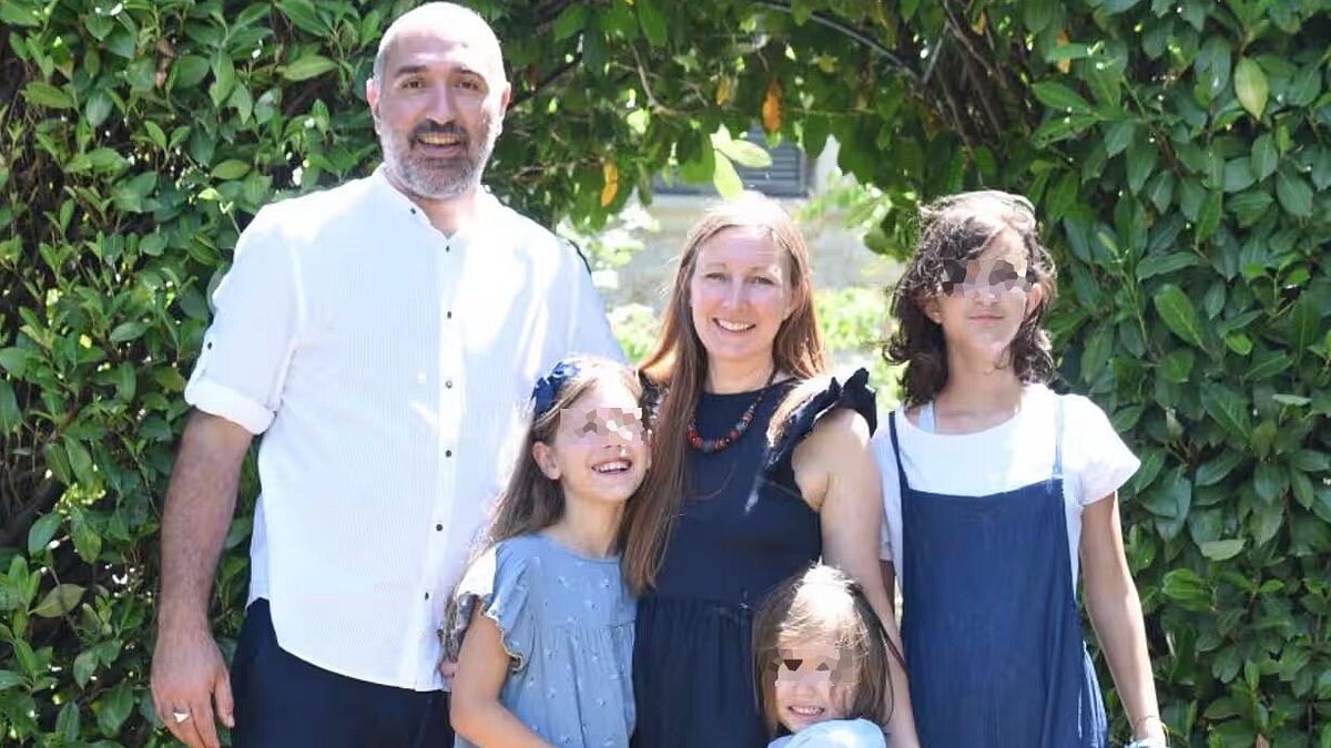 lei britannica lui italiano e tre figli la storia della famiglia di perugia separata dalla brexit