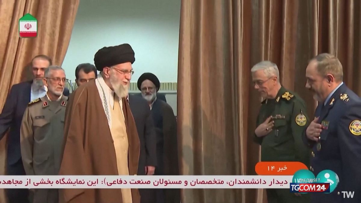 Iran, Khamenei: "La battaglia abbia inizio"