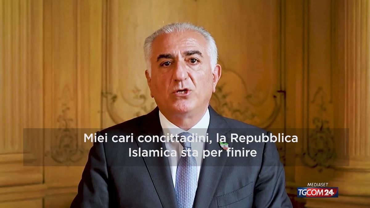 Iran, il figlio dello scià si candida alla guida della Nazione: "Khamenei ha perso il controllo"