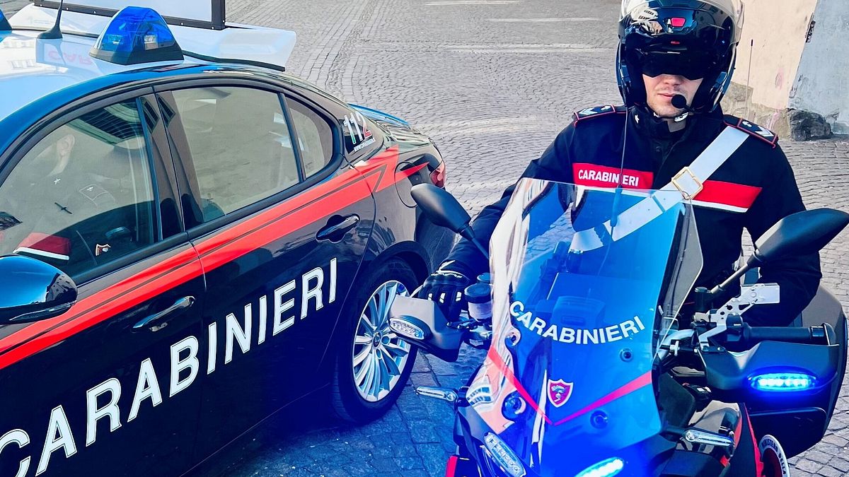 Napoli, sedicenne disabile fa arrestare il padre violento che aveva picchiato la madre e la giovane